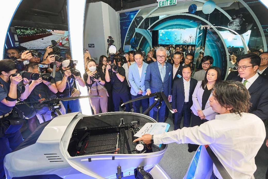 香港數(shù)碼港低空經(jīng)濟(jì)應(yīng)用展示廳開放<strong></p>
<p>數(shù)碼印刷機(jī)
</strong>，展出氫能源無人機(jī)等產(chǎn)品:數(shù)碼印刷機(jī)
